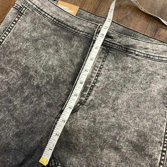 H&M Stonewash Skinny Ankle Jeans - Picture 7 of 9